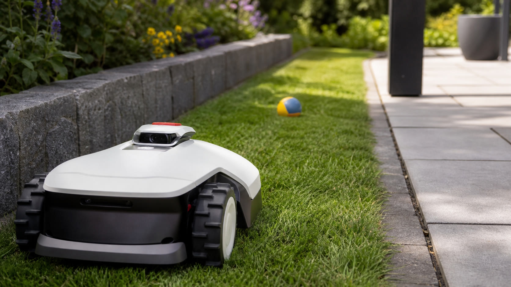 Mammotion YUKA mini 2 500 vs. 800 LiDAR: Taugt der Amazon-Bestseller wirklich? Mammotion Mähroboter erkennt Rasenkante, Engstelle und Hindernis im Familiengarten