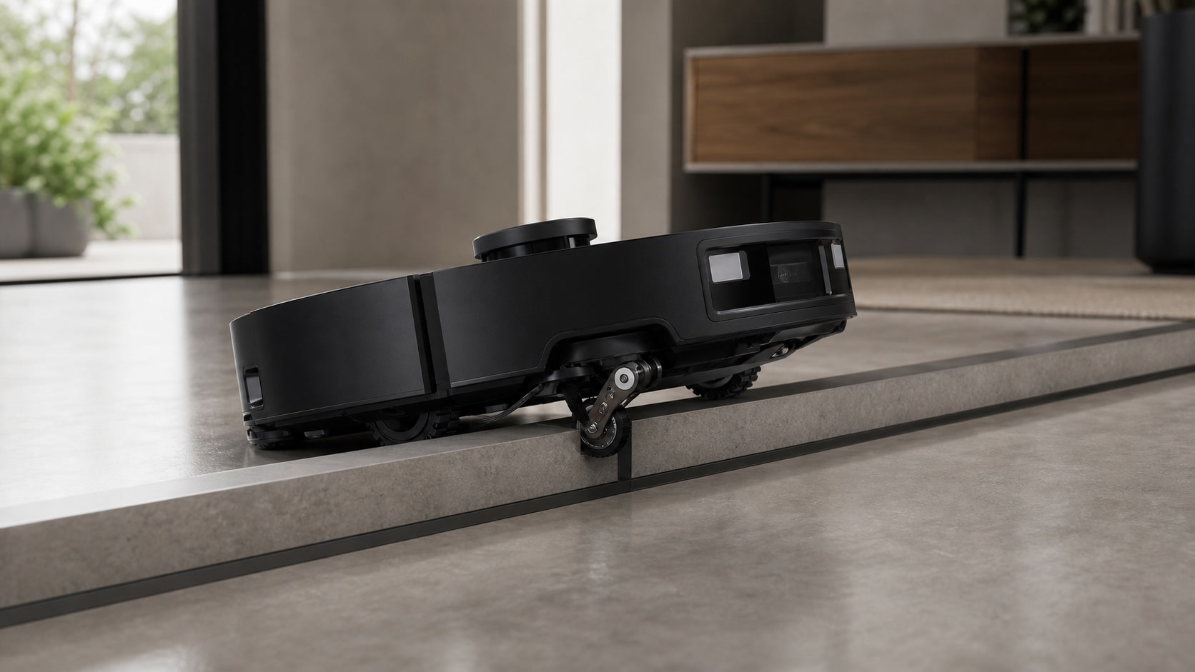 MOVA Z70 Ultra Roller Complete realitätsnah beim Überwinden einer niedrigen Schwelle